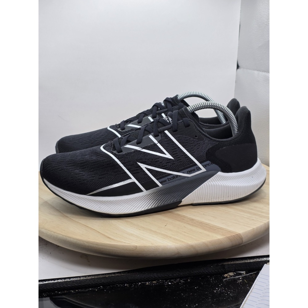 Mens Size 9.5 - New Balance FuelCell Propel V2 WFCPRCG2 Black Running Shoes